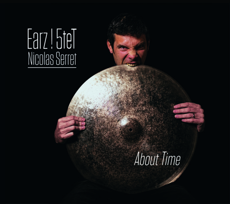 L’équipe de EARZ! 5tet se met face à la caméra pour présenter son album ...